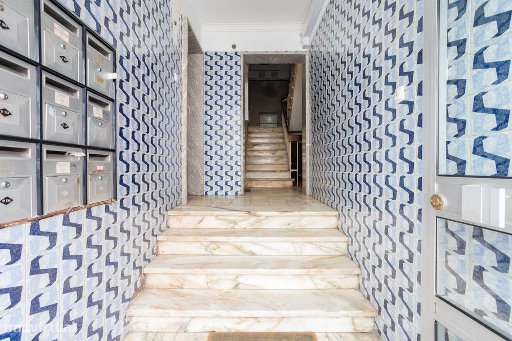 T1 bem localizado com cozinha equipada.