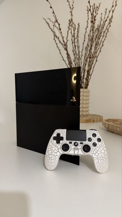 PS4 500GB + Comando + Cabos