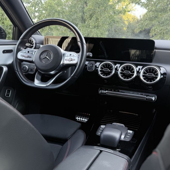 Mercedes-Benz A250e AMG Line | 2021 | Teto Panorâmico | Híbrido Plug-in