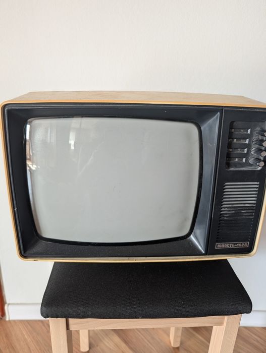 Telewizor retro Junost 402bb