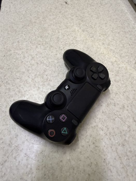 PlayStation 4 DualSense геймпад