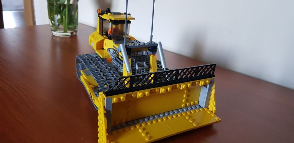 Klocki LEGO 7685 buldożer