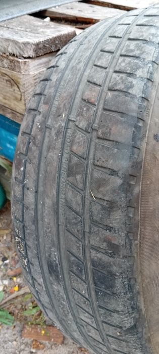 Pneu semi-novo 215/60 roda 16