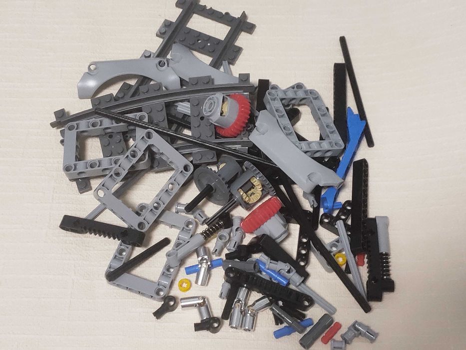 Детали лего систем и техник. Набор. Поезд лего.