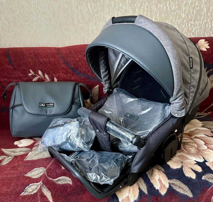 Продам коляску Adamex 2в1