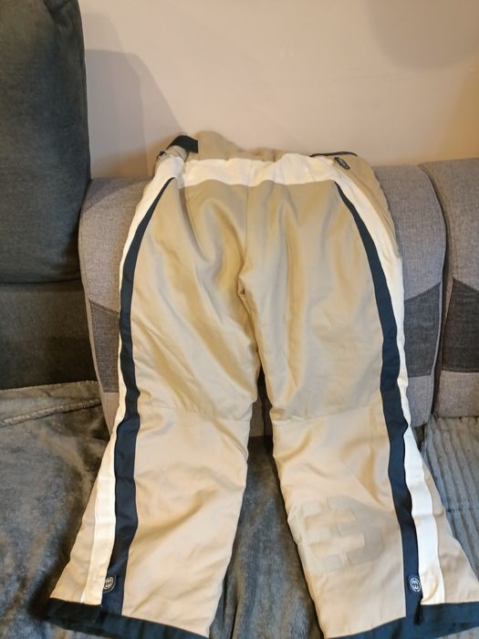 Spodnie snowboardowe 146 cm