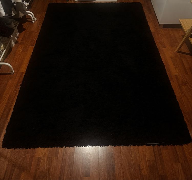 Carpete preta com pelo