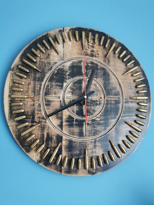 Zegar ścienny z nabojami militarny strzelectwo