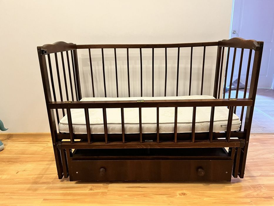 Дитяча колиска в хорошому стані