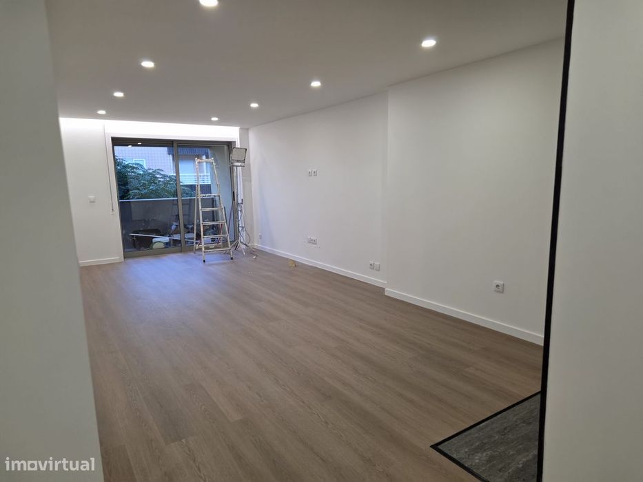 T3 totalmente remodelado | 126 m² | Garagem fechada | Pronto a habitar