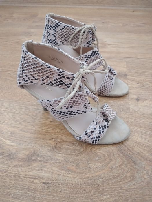 Sandały marki Mohito