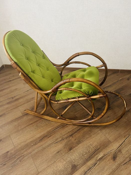 Крісло гойдалка з ротангу крісло-качалка із ротанги -кресло качалка