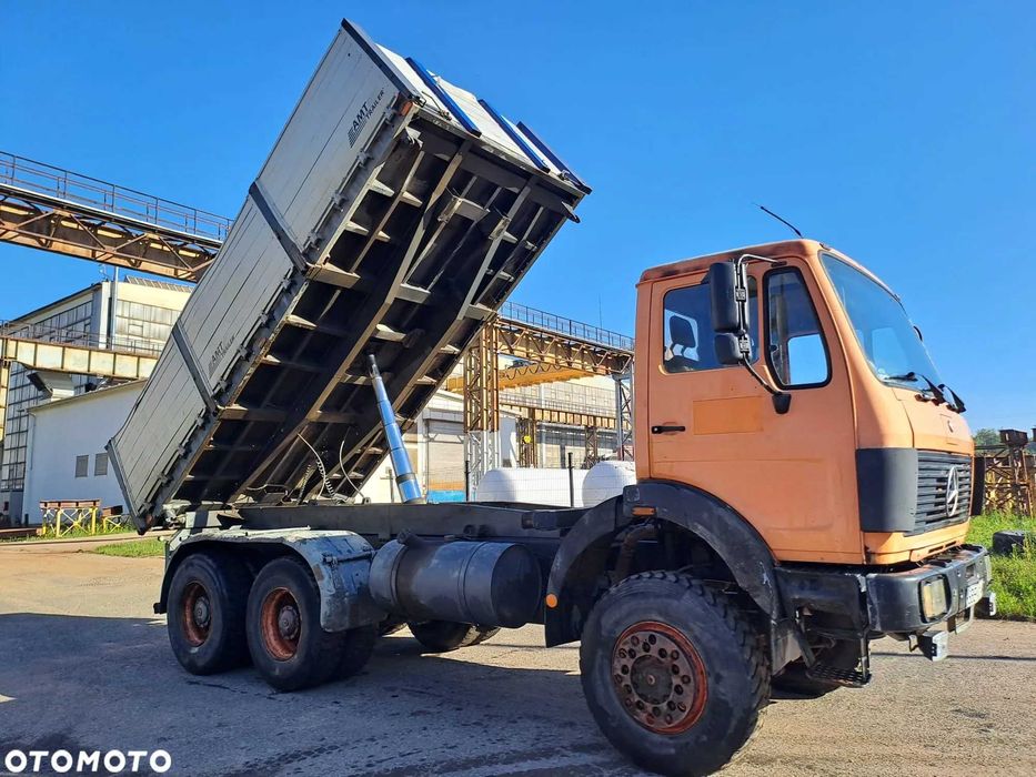 samochód  ciężarowy wywrotka  Mercedes 2628