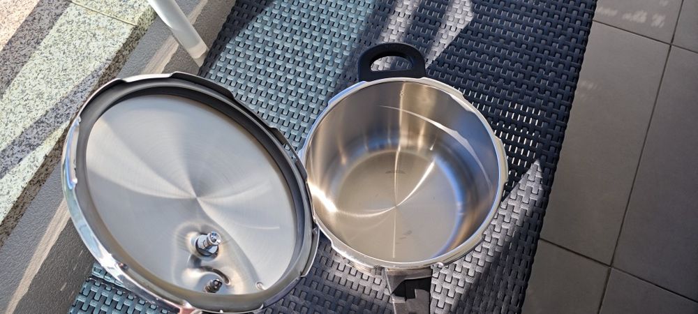 Panela de pressão Magefesa nova 6L