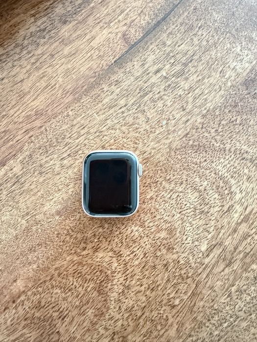 Apple Watch Series 5 dourado