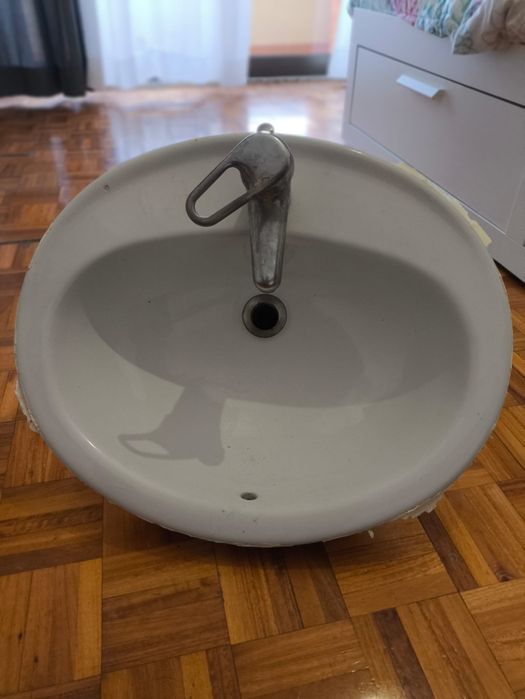 Lavatório de WC ROCA -  Com ou sem torneira