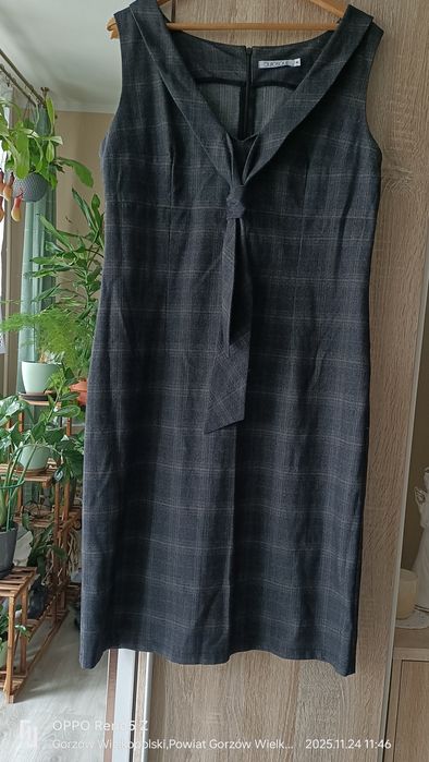 Sukienka z krawatem,bez rękawów. Quiosque