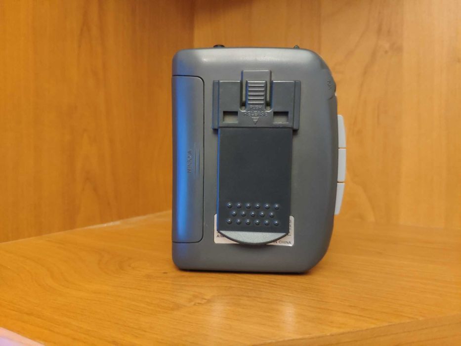 Продам кассетный плеер AIWA HS-TA213