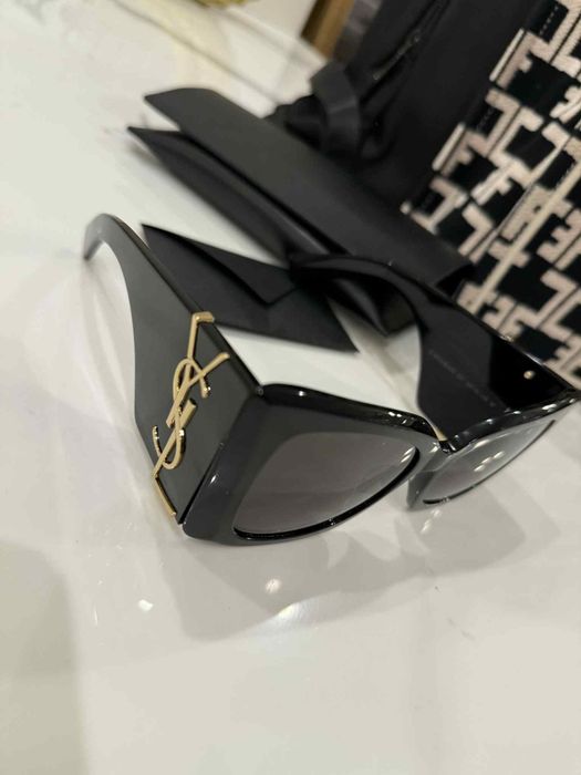 Okular przeciwsłoneczne damskie YSL
Yves Saint Laurent
Yves Saint Laur