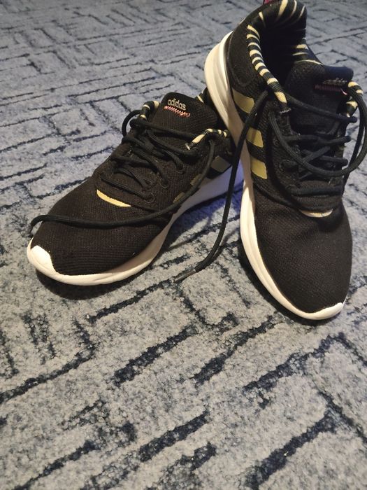 Жіночі кросівки Adidas