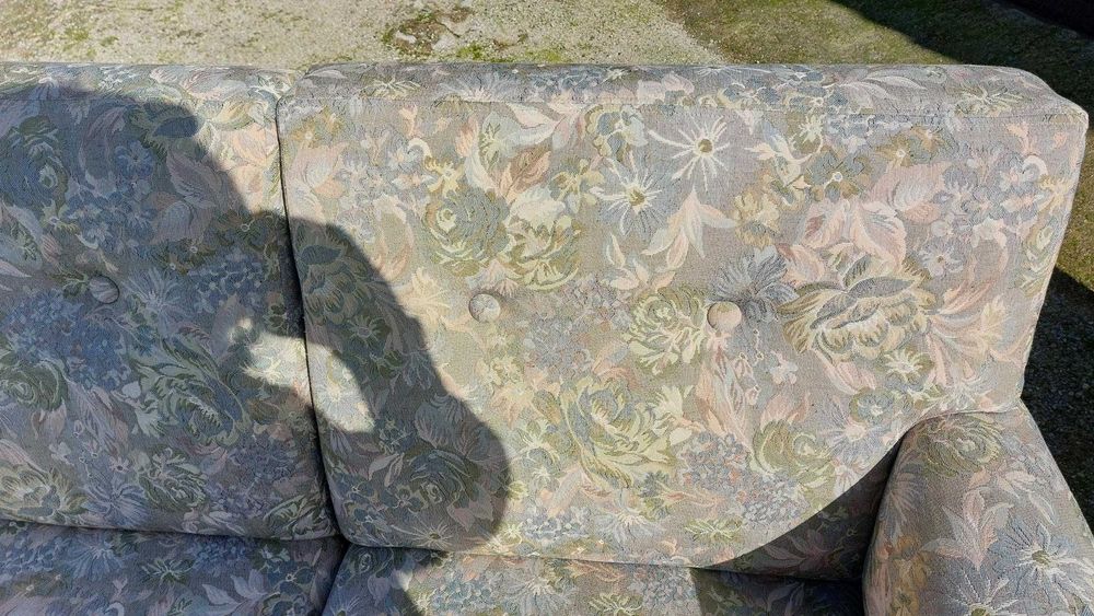 Terno de sofás em bom tecido