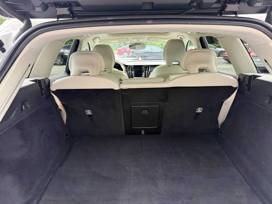 Volvo XC60 B5 Momentum      2022