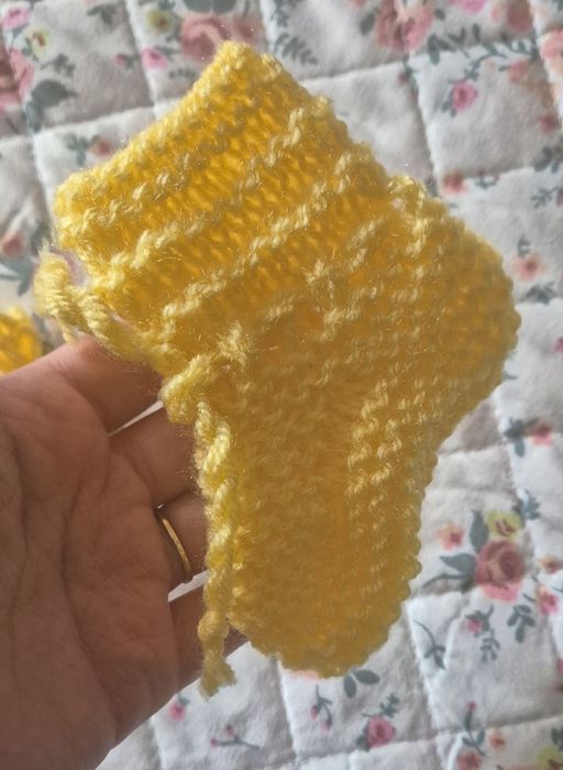 Casaco de malha feito a mão com carapins