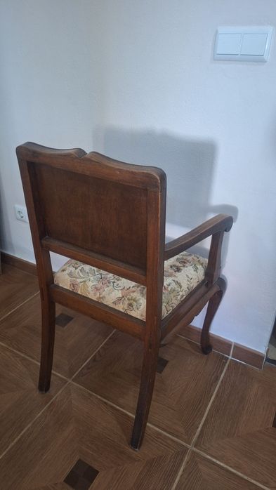 Cadeirão com braços madeira maciça