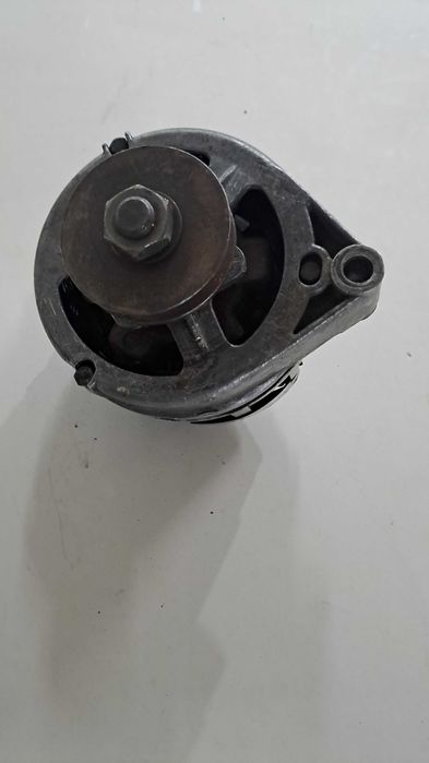 Alternadores -Um para Citroen 2CV, outro para Toyota Corolla Clássico