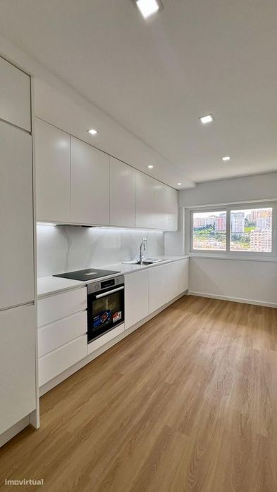 Apartamento T3+1 Duplex | 154 m² | Totalmente Remodelado | Queluz