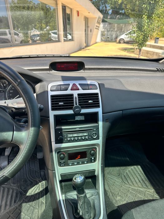 Peugeot 307 SW Diesel • 7 Lugares • Teto Panorâmico