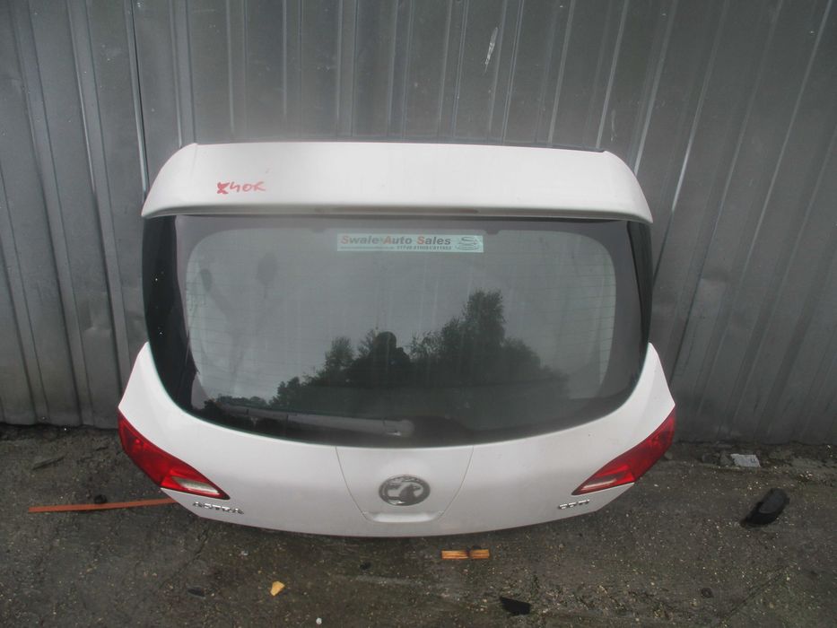 Opel Astra IV J klapa bagażnika kompletna Z40R