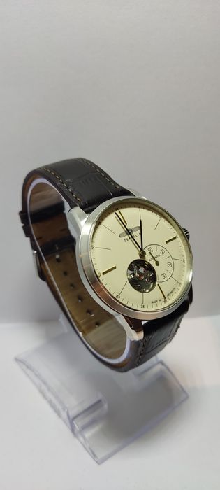 *93* 
Zegarek męski Zeppelin Flatline