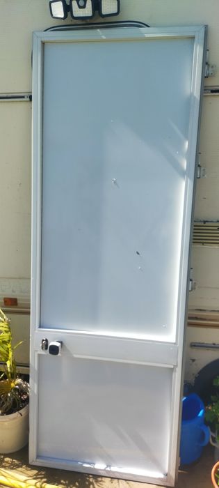 Porta em alumínio e vidro
