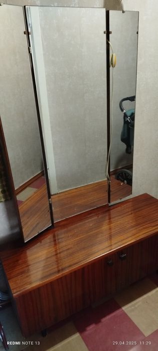 Трюмо с зеркалом