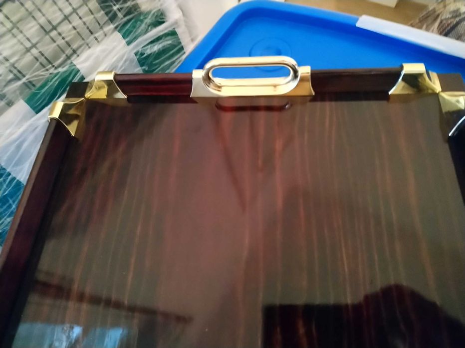 Tabuleiro de mesa de madeira lacada