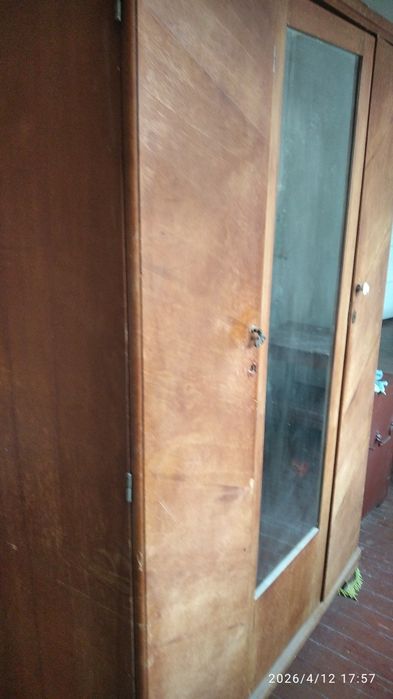 Шкаф одежный с зеркаломом