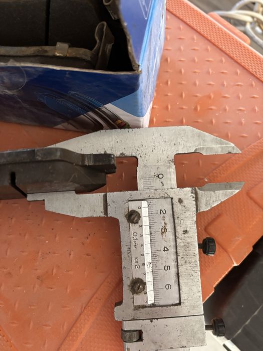 Тормозні диски і колодки Kia Sportage.