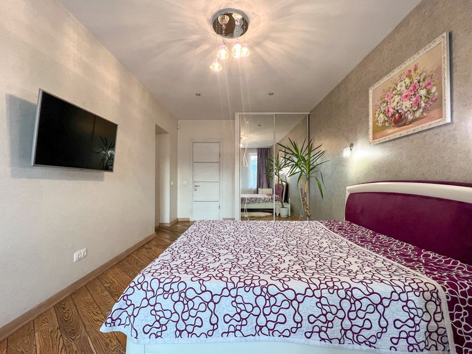 !БЕЗ КОМІСІЇ 3-кімнатна квартира з терасами у ближньому  центрі Львова