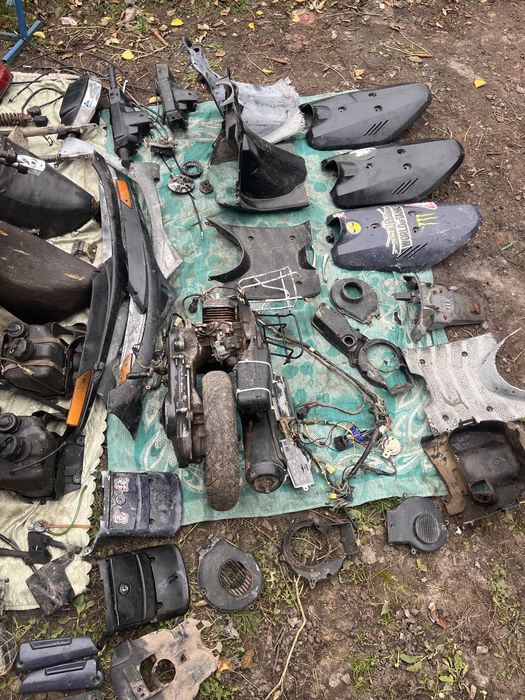 Продам запчастини до скутера сузукі сепія