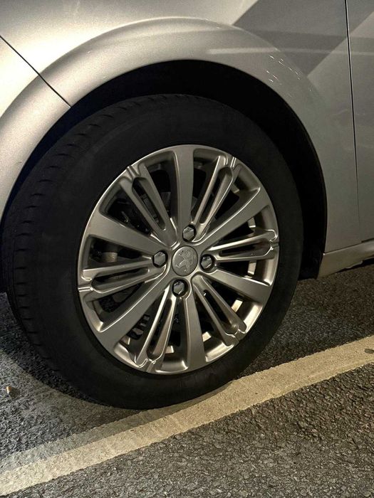 Peugeot 208 1.2 Puretech - Signature