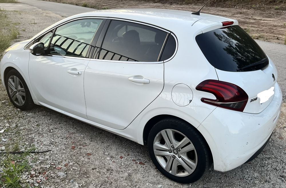 Peugeot 208 1.6 hdi 2019 — photo 2