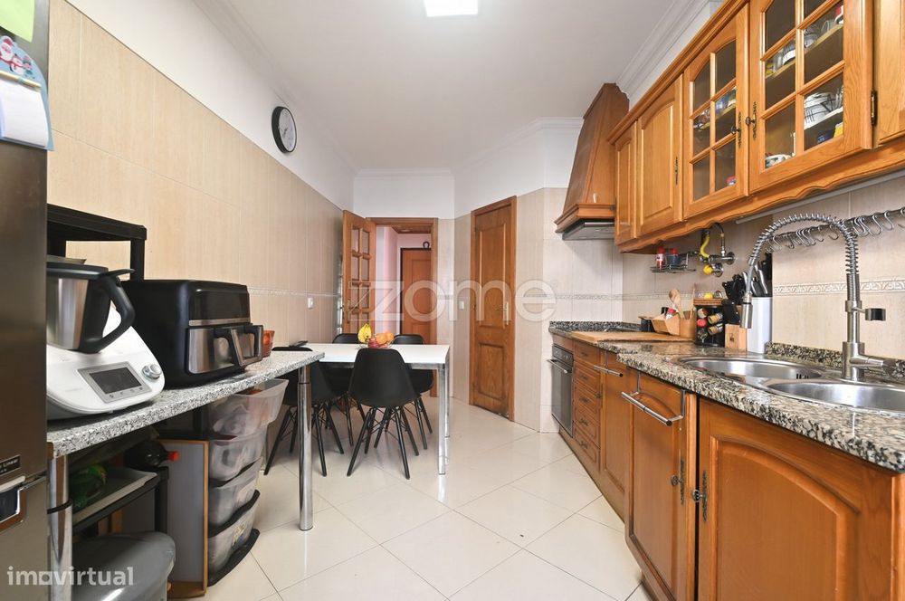 Apartamento T3 com parqueamento | Urbanização da Cavaleira, Algueir...
