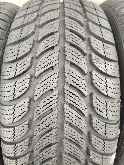 Зимова резина 205/55/16 DEBICA