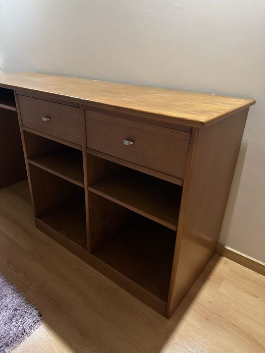 Secretária com gavetas