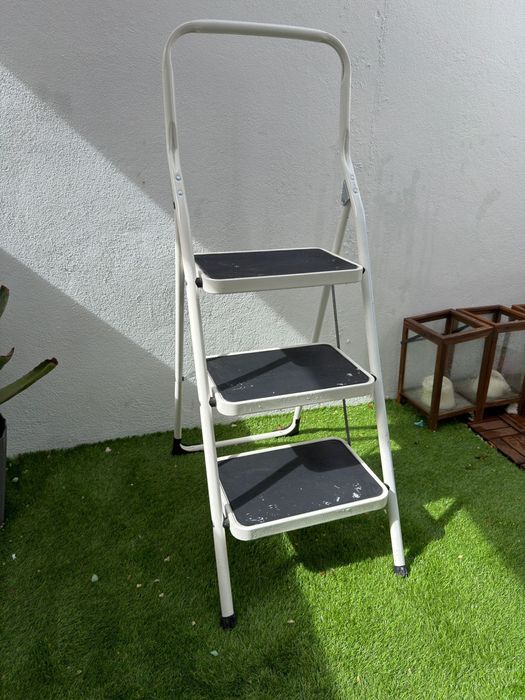 Escadote tres degraus