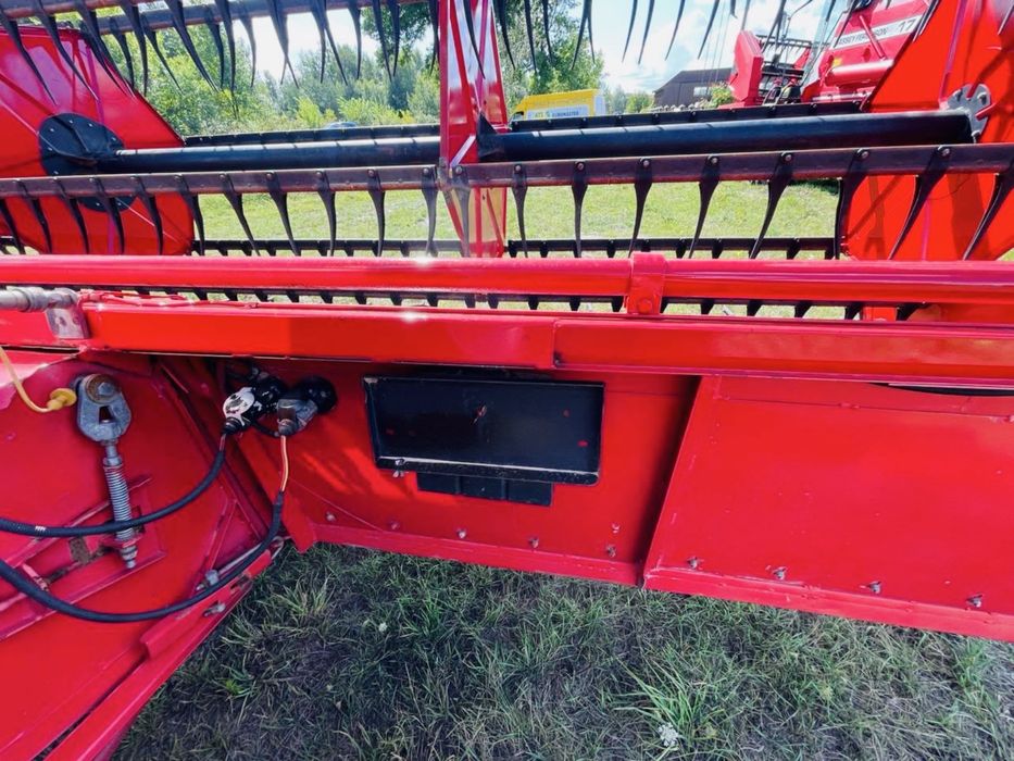 Комбайн MASSEY FERGUSON 28 Hydro
