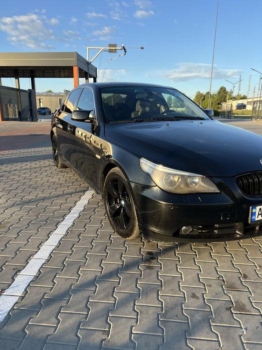 BMW E60 520I. CarPlay