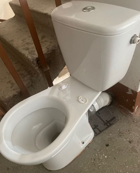 Туалет Cersanit , білого кольору, кераміка