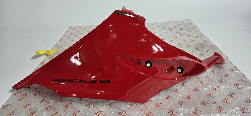 Ducati Panigale 25- części owiewki reflektor